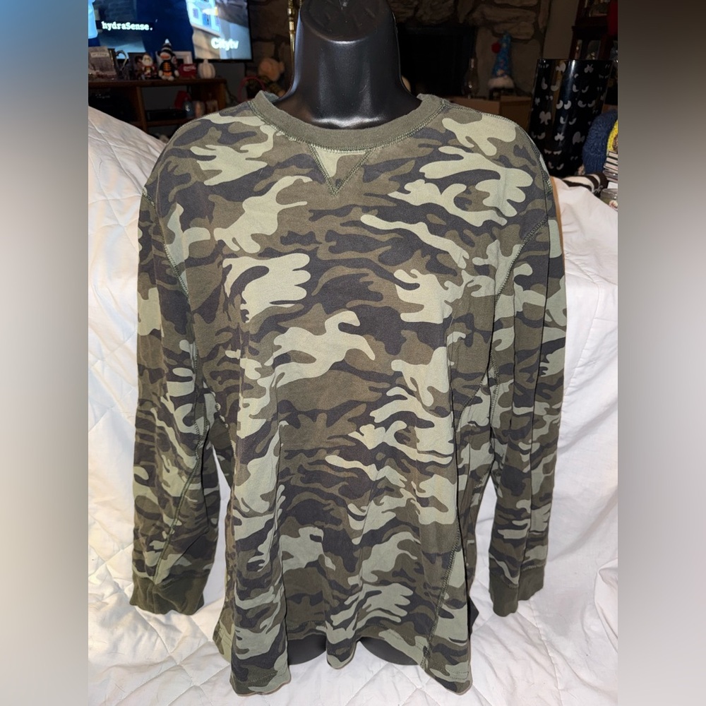 Old Navy camo youth boys T-shirt